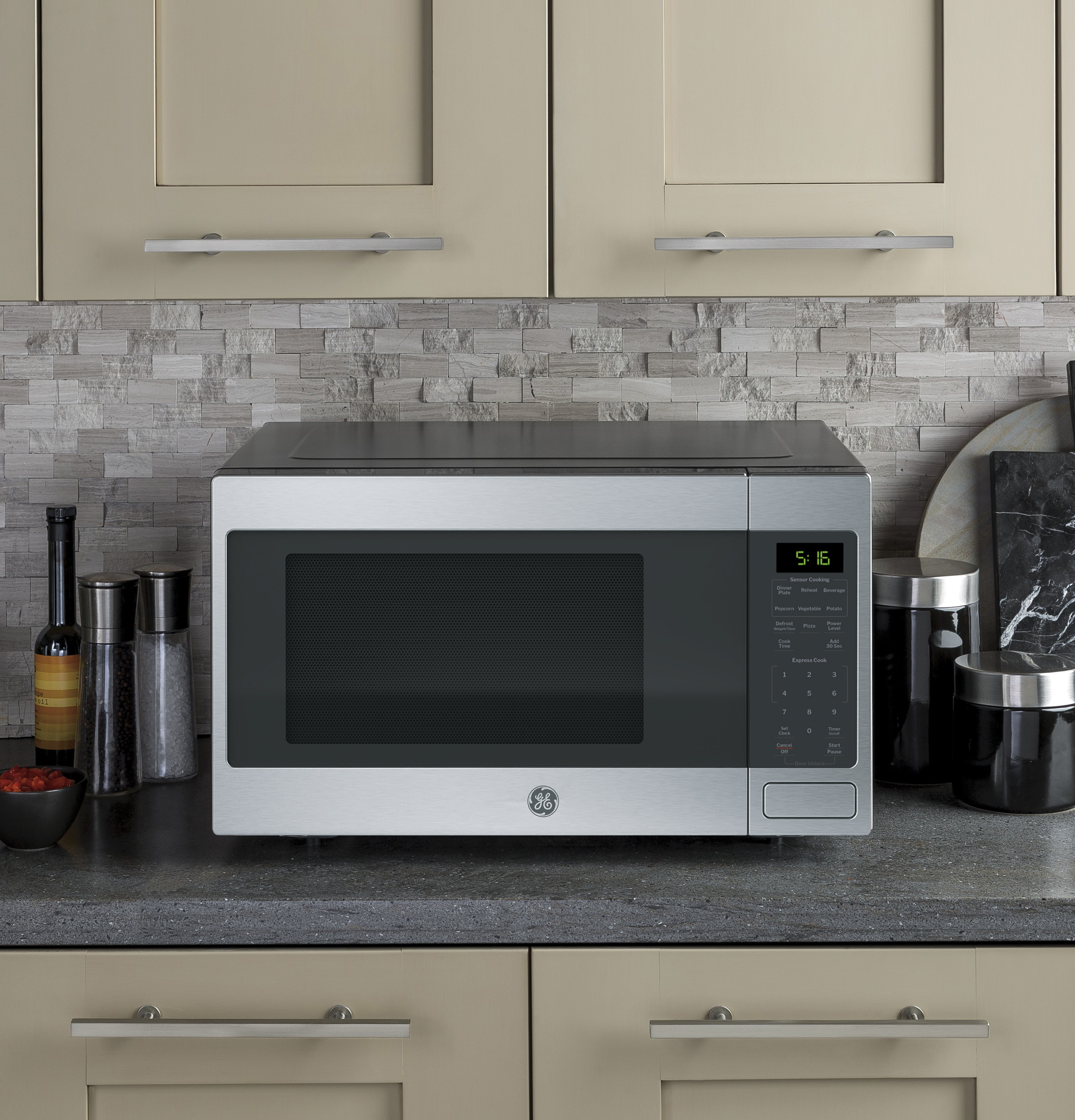 GE® GCST16S1W 1.6 Cu. Ft. Countertop Microwave Oven GE® GCST16S1W 1.6 Cu. Ft. Countertop Microwave Oven